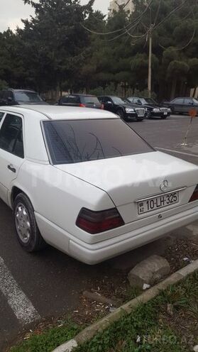 Mercedes E 250 1985, 356,000 km - 2.5 l - Bakı