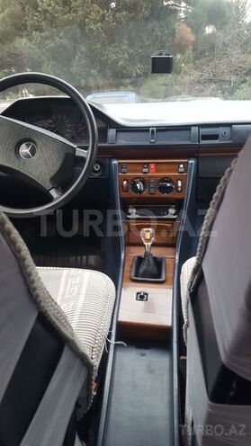 Mercedes E 250 1985, 356,000 km - 2.5 l - Bakı
