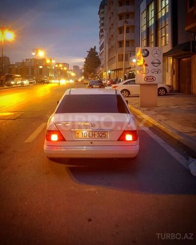 Mercedes E 250 1985, 356,000 km - 2.5 l - Bakı