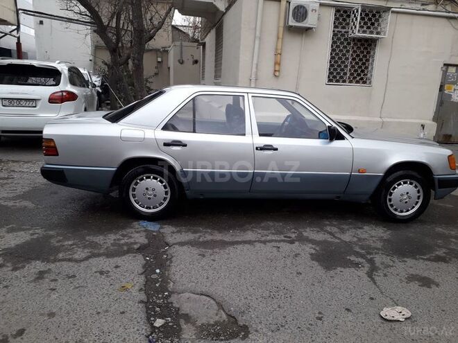 Mercedes E 200 1990, 3,578,542 km - 2.0 l - Bakı