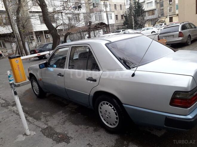 Mercedes E 200 1990, 3,578,542 km - 2.0 l - Bakı