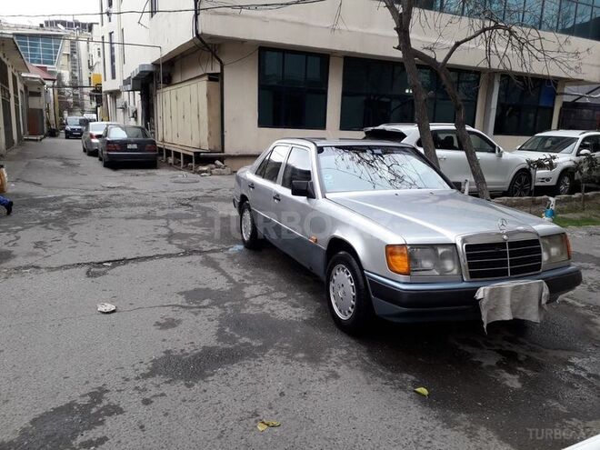 Mercedes E 200 1990, 3,578,542 km - 2.0 l - Bakı