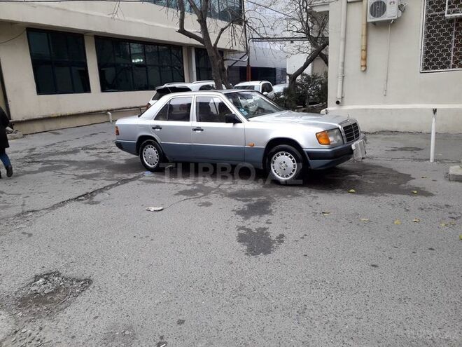 Mercedes E 200 1990, 3,578,542 km - 2.0 l - Bakı