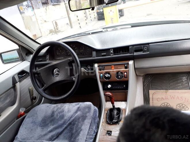 Mercedes E 200 1990, 3,578,542 km - 2.0 l - Bakı