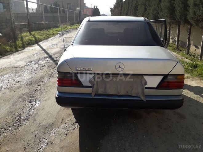 Mercedes E 200 1990, 3,578,542 km - 2.0 l - Bakı