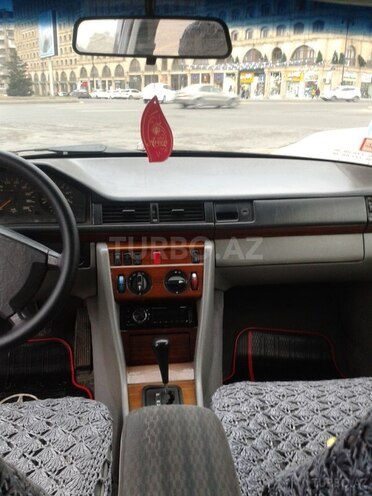 Mercedes E 250 1990, 480,256 km - 2.5 l - Bakı