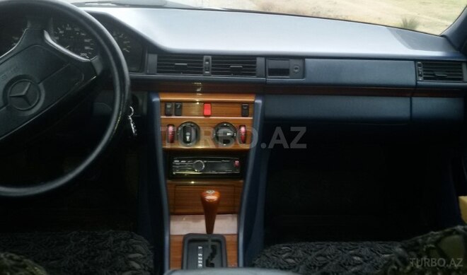 Mercedes E 250 1993, 360,000 km - 2.5 l - İmişli