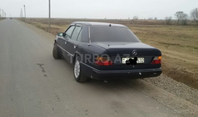 Mercedes E 250 1993, 360,000 km - 2.5 l - İmişli