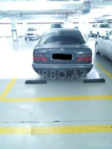 Mercedes E 240 1998, 278,000 km - 2.4 l - Bakı
