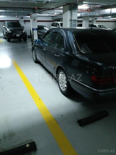 Mercedes E 240 1998, 278,000 km - 2.4 l - Bakı