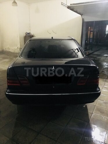 Mercedes E 240 2000, 186,000 km - 2.4 l - Bakı