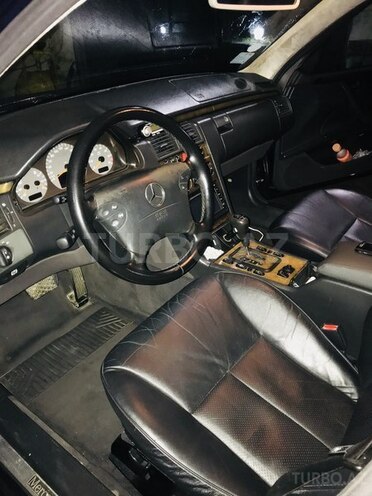 Mercedes E 240 2000, 186,000 km - 2.4 l - Bakı