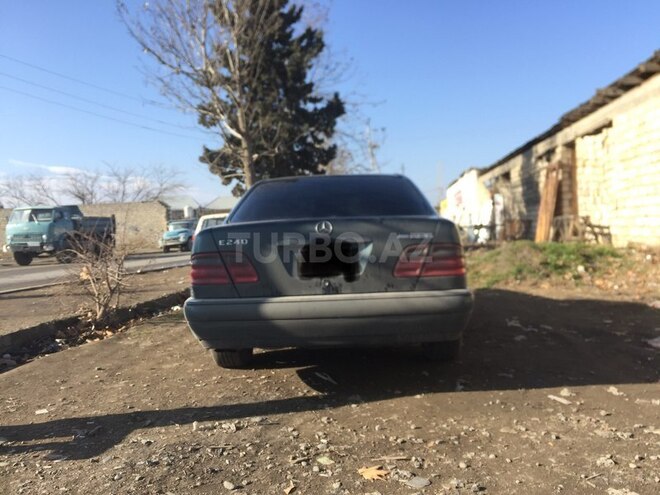 Mercedes E 240 1998, 245,000 km - 2.4 l - Gəncə