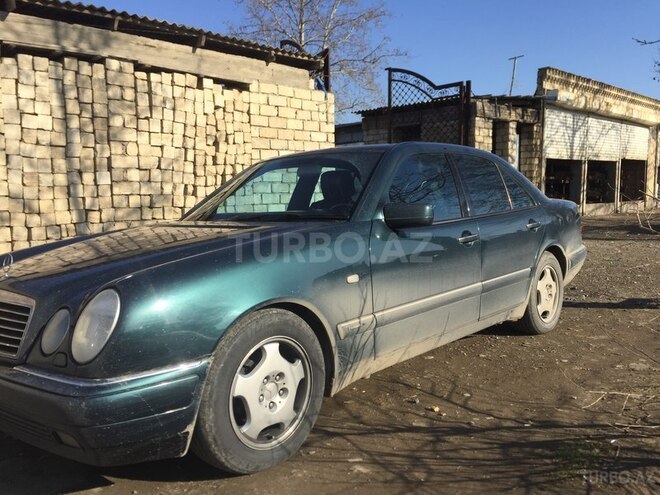 Mercedes E 240 1998, 245,000 km - 2.4 l - Gəncə