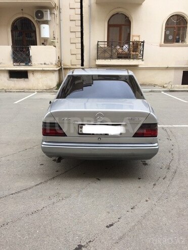 Mercedes E 220 1993, 3,560,000 km - 2.2 л - Bakı