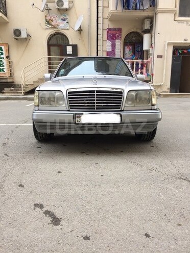 Mercedes E 220 1993, 3,560,000 km - 2.2 л - Bakı