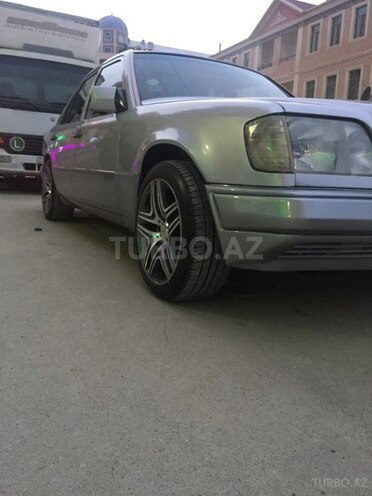 Mercedes E 220 1993, 3,560,000 km - 2.2 л - Bakı