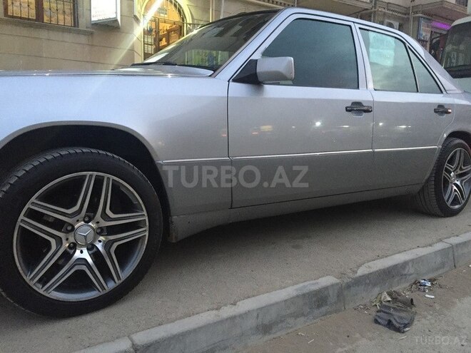 Mercedes E 220 1993, 3,560,000 km - 2.2 л - Bakı