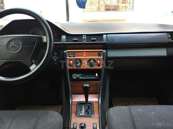 Mercedes E 220 1993, 3,560,000 km - 2.2 л - Bakı