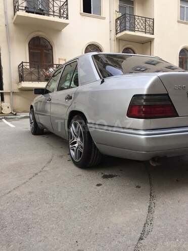 Mercedes E 220 1993, 3,560,000 km - 2.2 л - Bakı