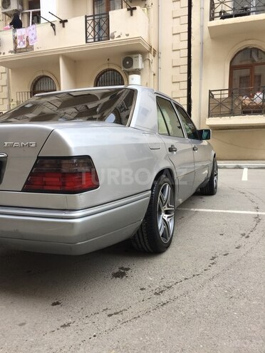 Mercedes E 220 1993, 3,560,000 km - 2.2 л - Bakı