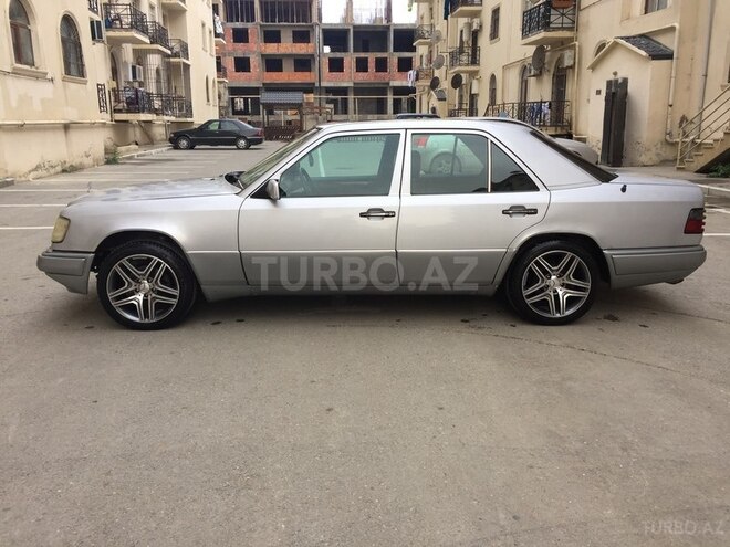 Mercedes E 220 1993, 3,560,000 km - 2.2 л - Bakı