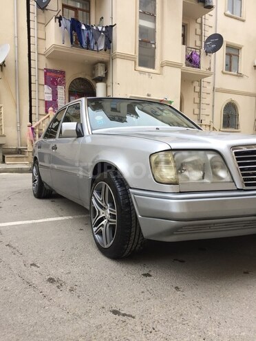 Mercedes E 220 1993, 3,560,000 km - 2.2 л - Bakı