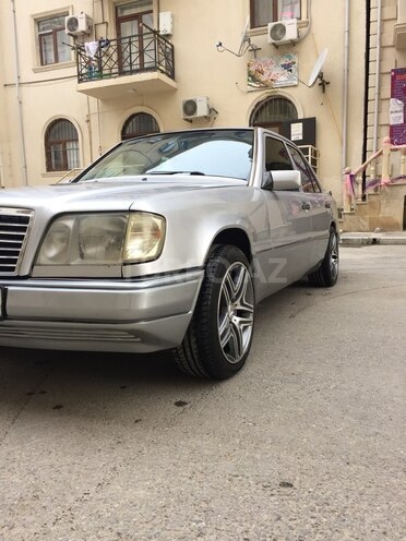 Mercedes E 220 1993, 3,560,000 km - 2.2 л - Bakı