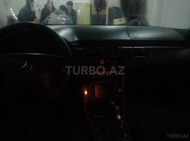 Mercedes E 240 2000, 291,000 km - 2.6 l - Bakı