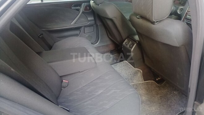 Mercedes E 240 2000, 327,000 km - 2.6 l - Bakı