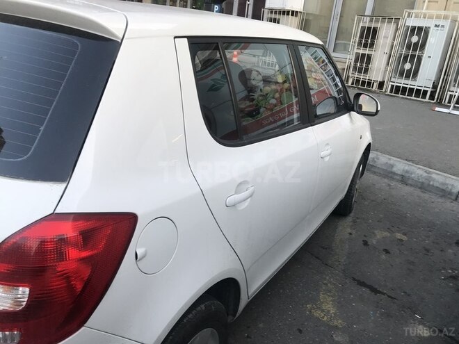 Skoda Fabia 2011, 180,000 km - 1.6 l - Bakı