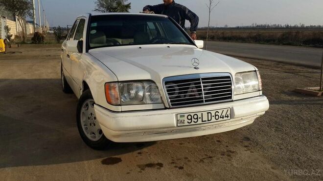Mercedes E 220 1994, 292,888 km - 2.2 l - Biləsuvar