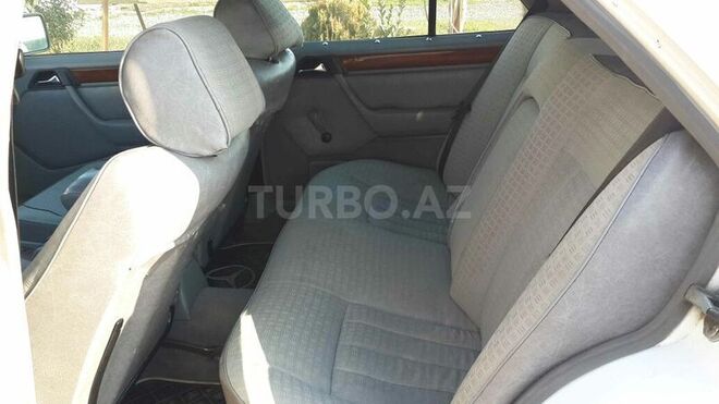 Mercedes E 220 1994, 292,888 km - 2.2 l - Biləsuvar