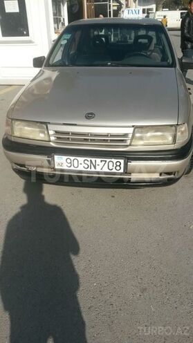 Opel Vectra 1990, 370,000 km - 1.8 l - Şəki