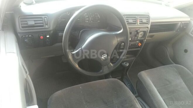 Opel Vectra 1990, 370,000 km - 1.8 l - Şəki