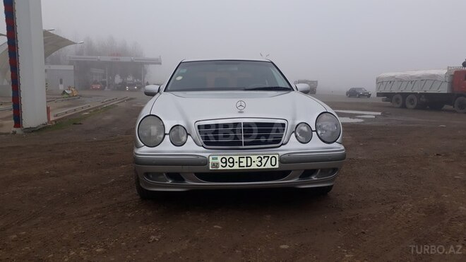 Mercedes E 220 2001, 312,567 km - 2.2 l - Qazax