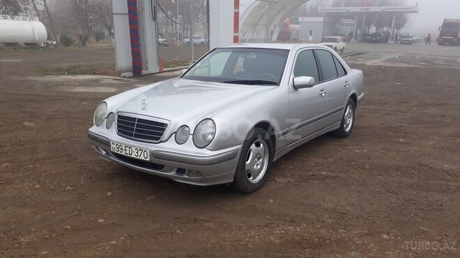 Mercedes E 220 2001, 312,567 km - 2.2 l - Qazax