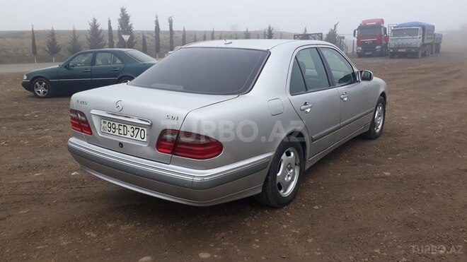 Mercedes E 220 2001, 312,567 km - 2.2 l - Qazax