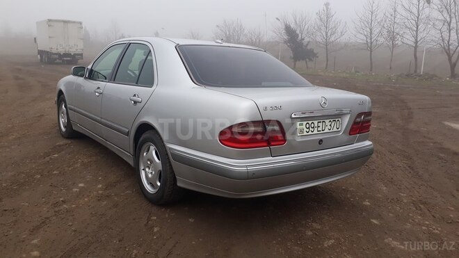 Mercedes E 220 2001, 312,567 km - 2.2 l - Qazax