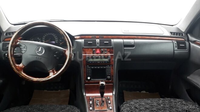 Mercedes E 220 2001, 312,567 km - 2.2 l - Qazax