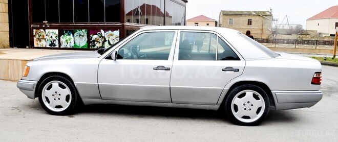 Mercedes E 220 1994, 250,000 km - 2.2 l - Bakı