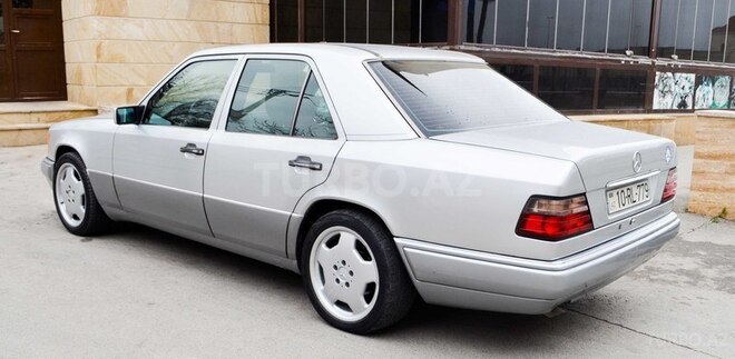 Mercedes E 220 1994, 250,000 km - 2.2 l - Bakı