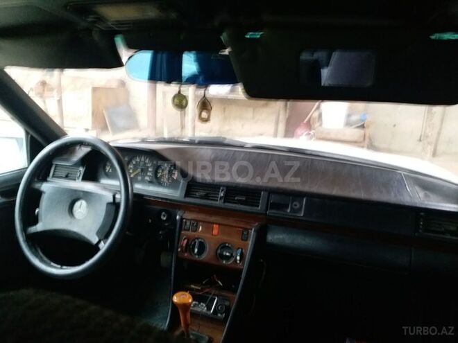 Mercedes E 200 1990, 298,000 km - 2.0 l - Bakı