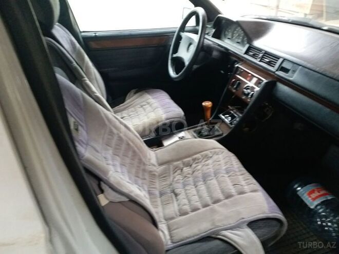 Mercedes E 200 1990, 298,000 km - 2.0 l - Bakı