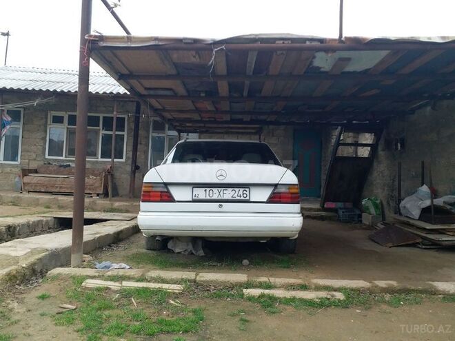 Mercedes E 200 1990, 298,000 km - 2.0 l - Bakı