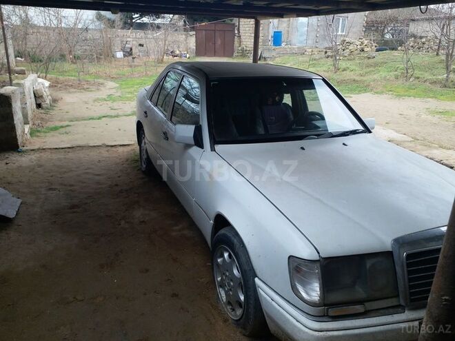 Mercedes E 200 1990, 298,000 km - 2.0 l - Bakı