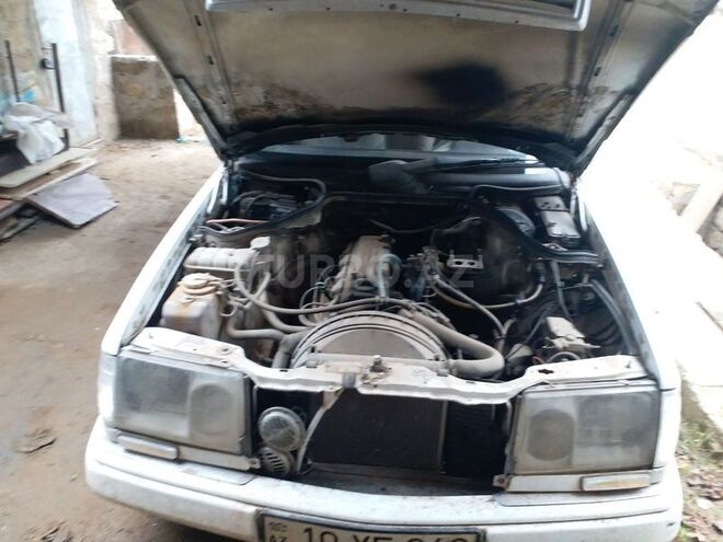 Mercedes E 200 1990, 298,000 km - 2.0 l - Bakı