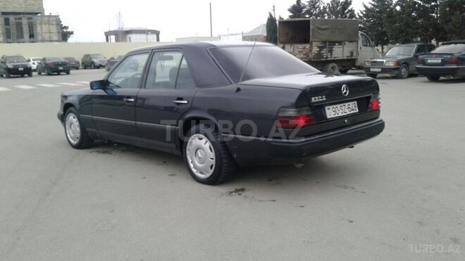 Mercedes E 230 1990, 298,000 km - 2.3 l - Sumqayıt