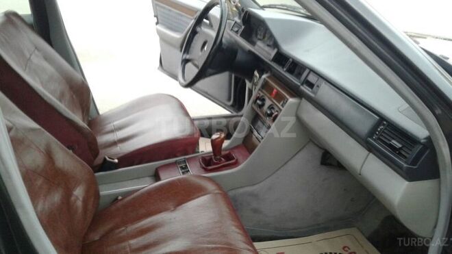 Mercedes E 230 1990, 298,000 km - 2.3 l - Sumqayıt