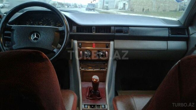 Mercedes E 230 1990, 298,000 km - 2.3 l - Sumqayıt